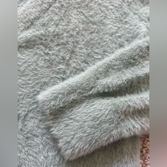 NEW Aerie Fuzzy Cropped Cardigan - Picture 3 of 3